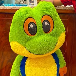Selling big frog 🐸 to cuddle 🤗